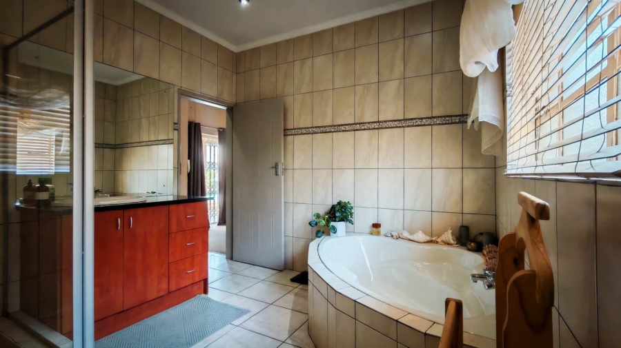 4 Bedroom Property for Sale in Melodie North West